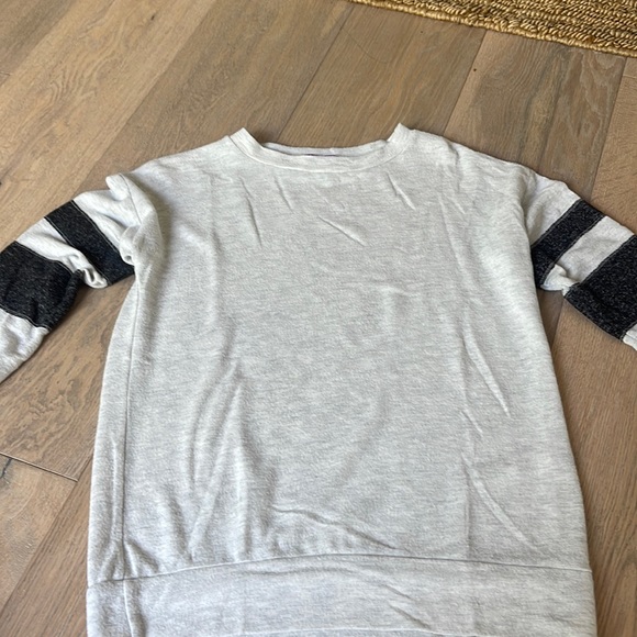 grey long sleeve - Picture 1 of 3